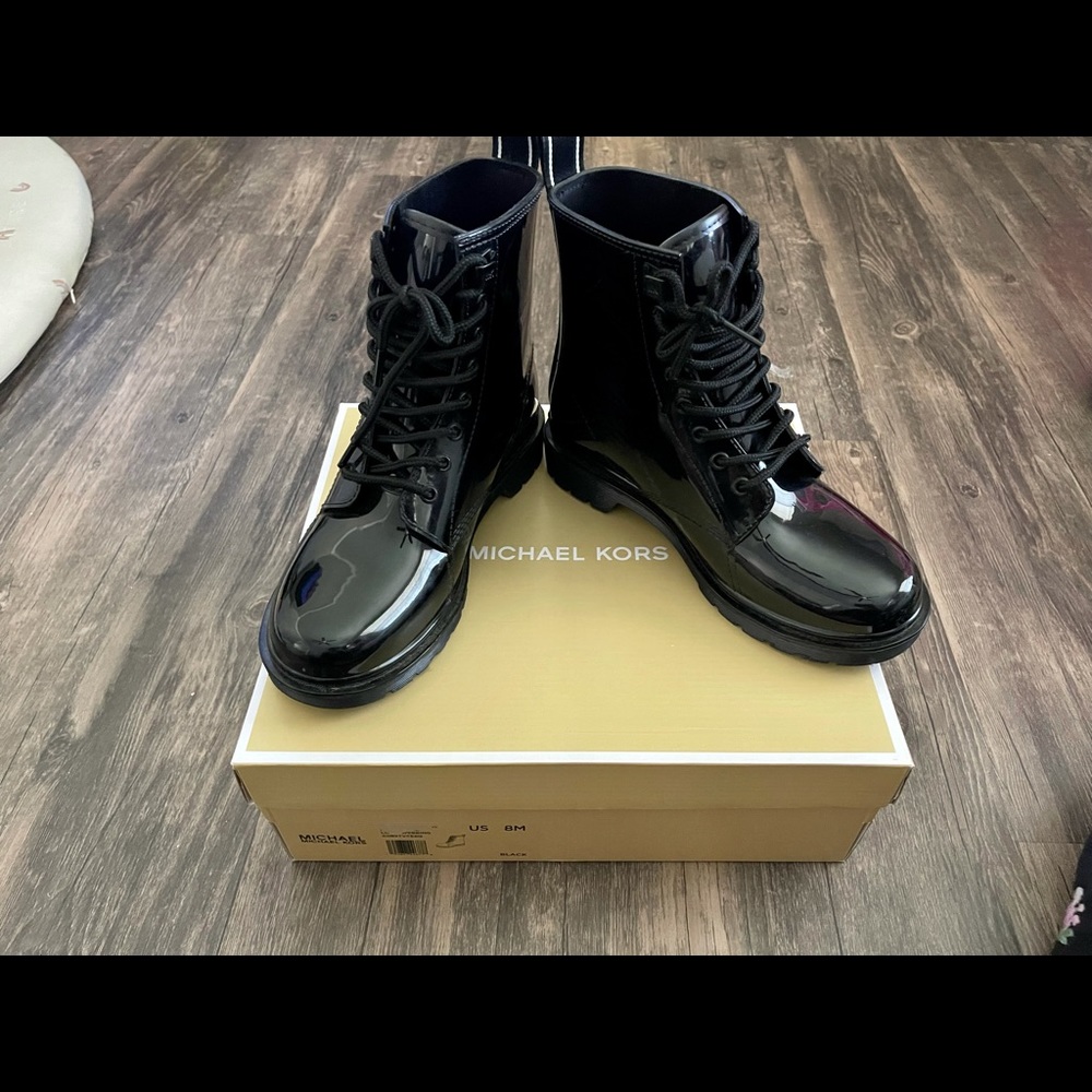 Michael Kors Tavie Lug Sole Rain Booties SZ8